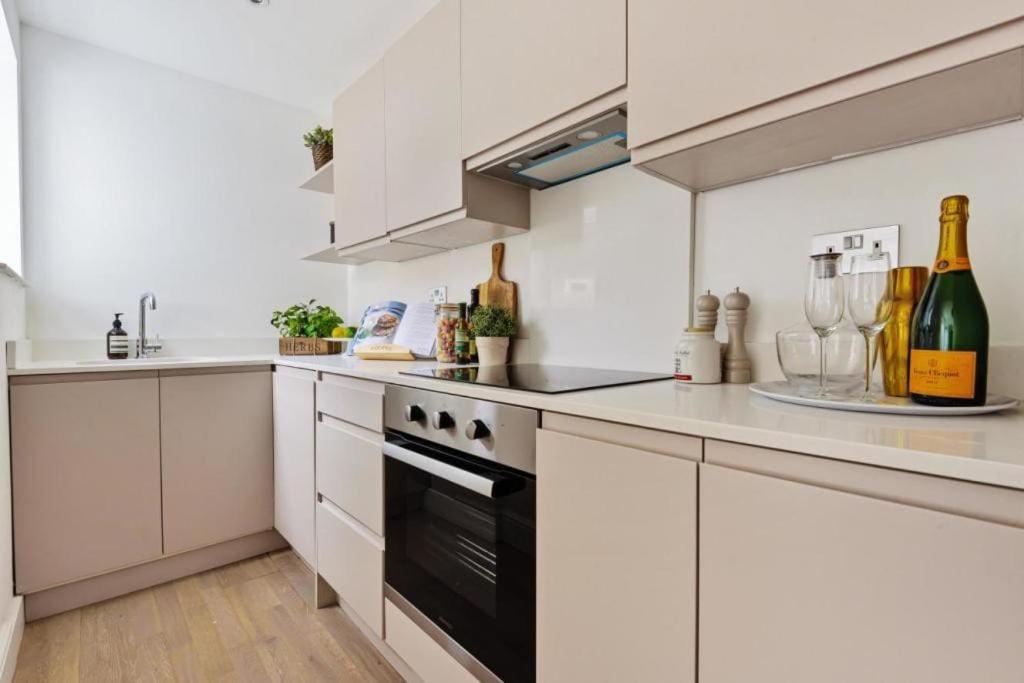 Amazing 3 Bed Interior Designed House With Garden - 114 The Hervey Londyn Zewnętrze zdjęcie