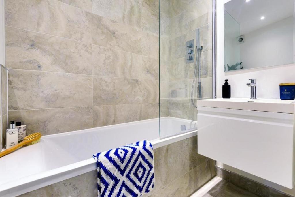 Amazing 3 Bed Interior Designed House With Garden - 114 The Hervey Londyn Zewnętrze zdjęcie